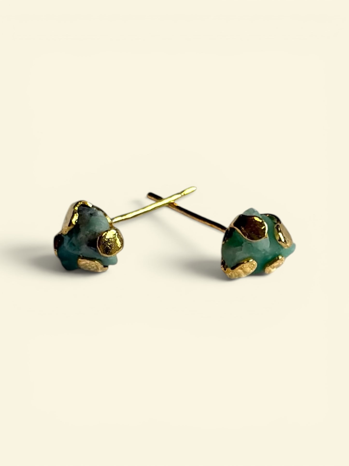 Raw Emerald stud