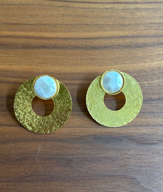 Round Gold Earring with Pearl