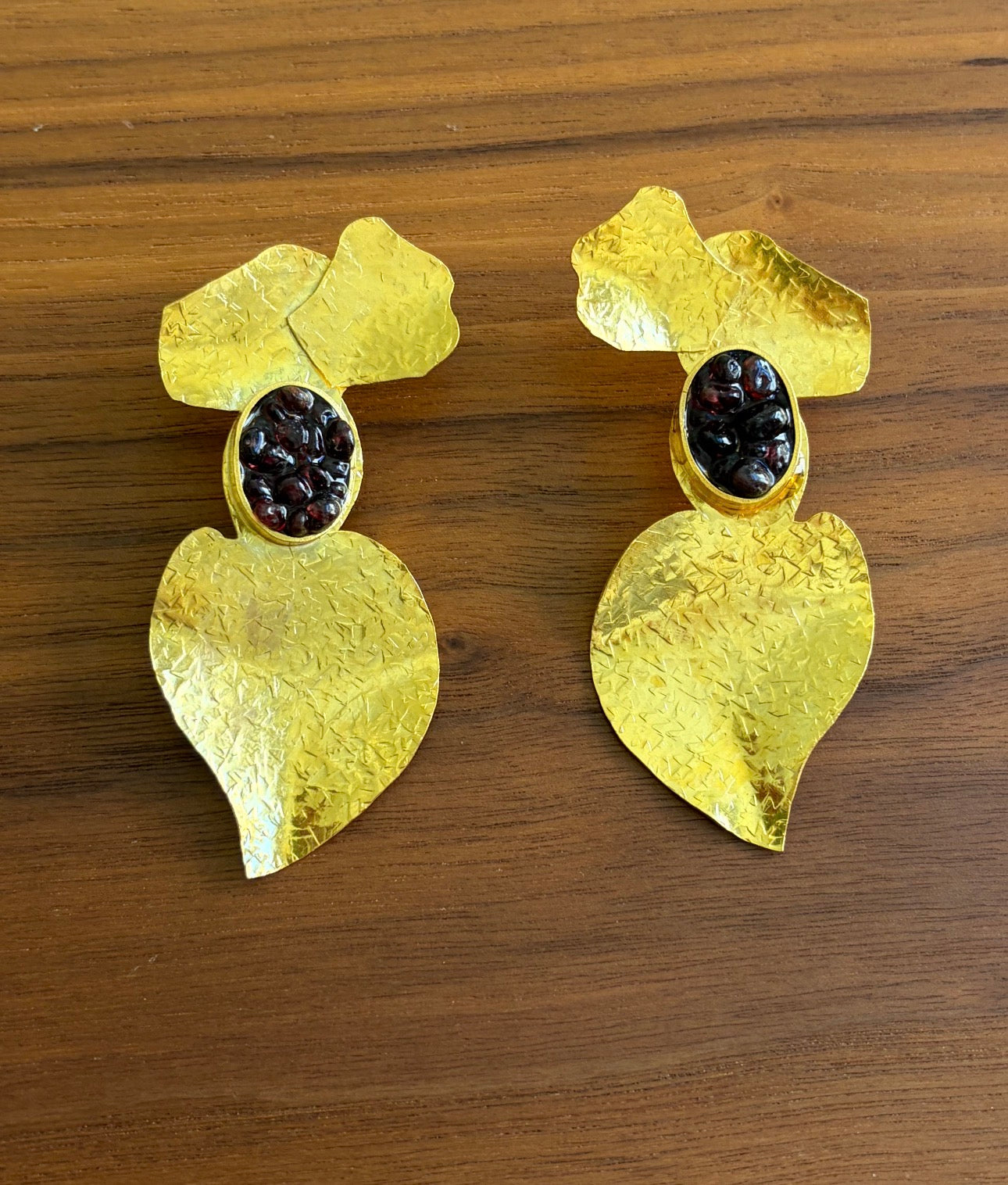 Embellished Bronze Earring with Stained Jade