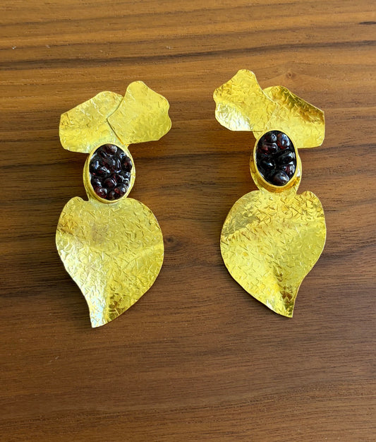 Embellished Bronze Earring with Stained Jade
