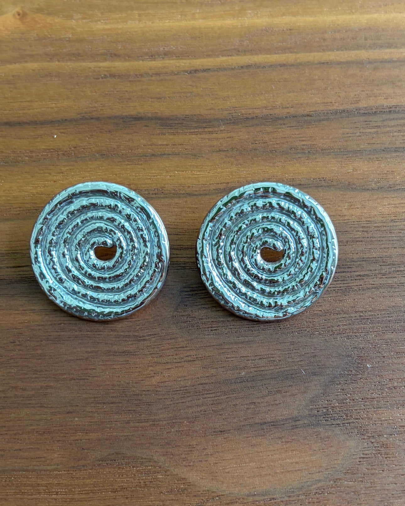 Silver swirl earring