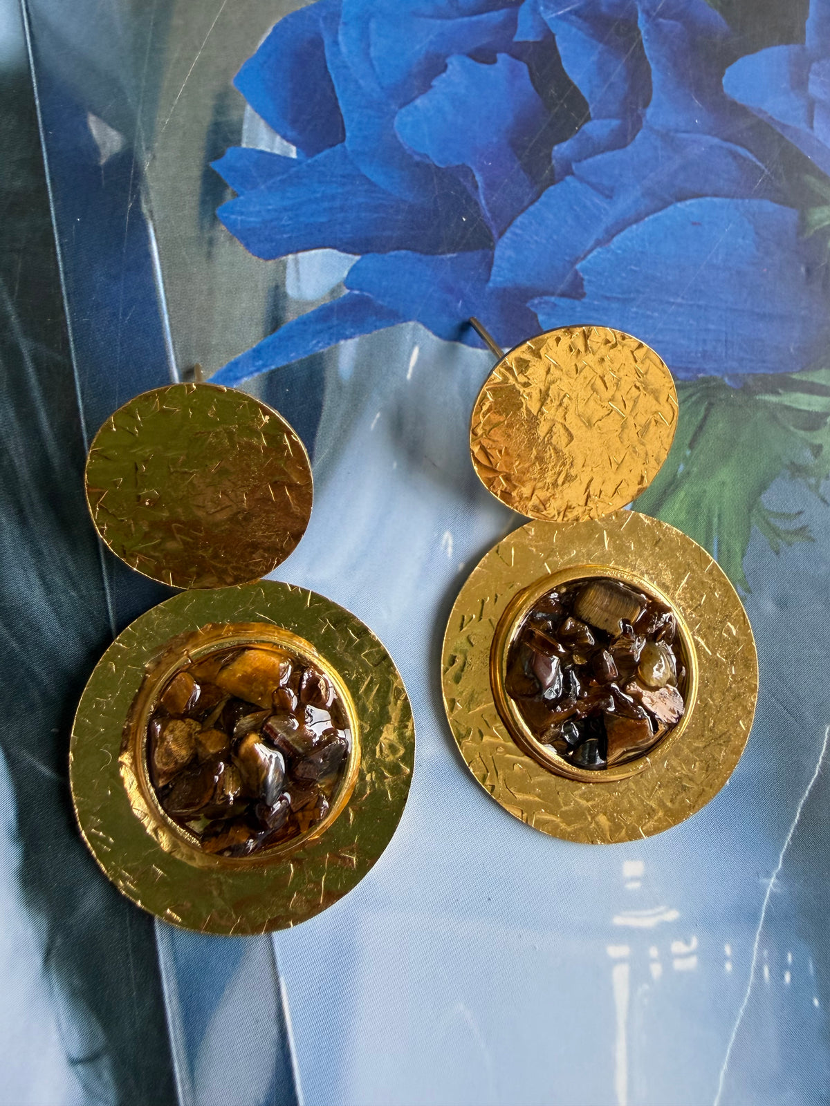 Gold Disc Top with Amber-Toned Earring