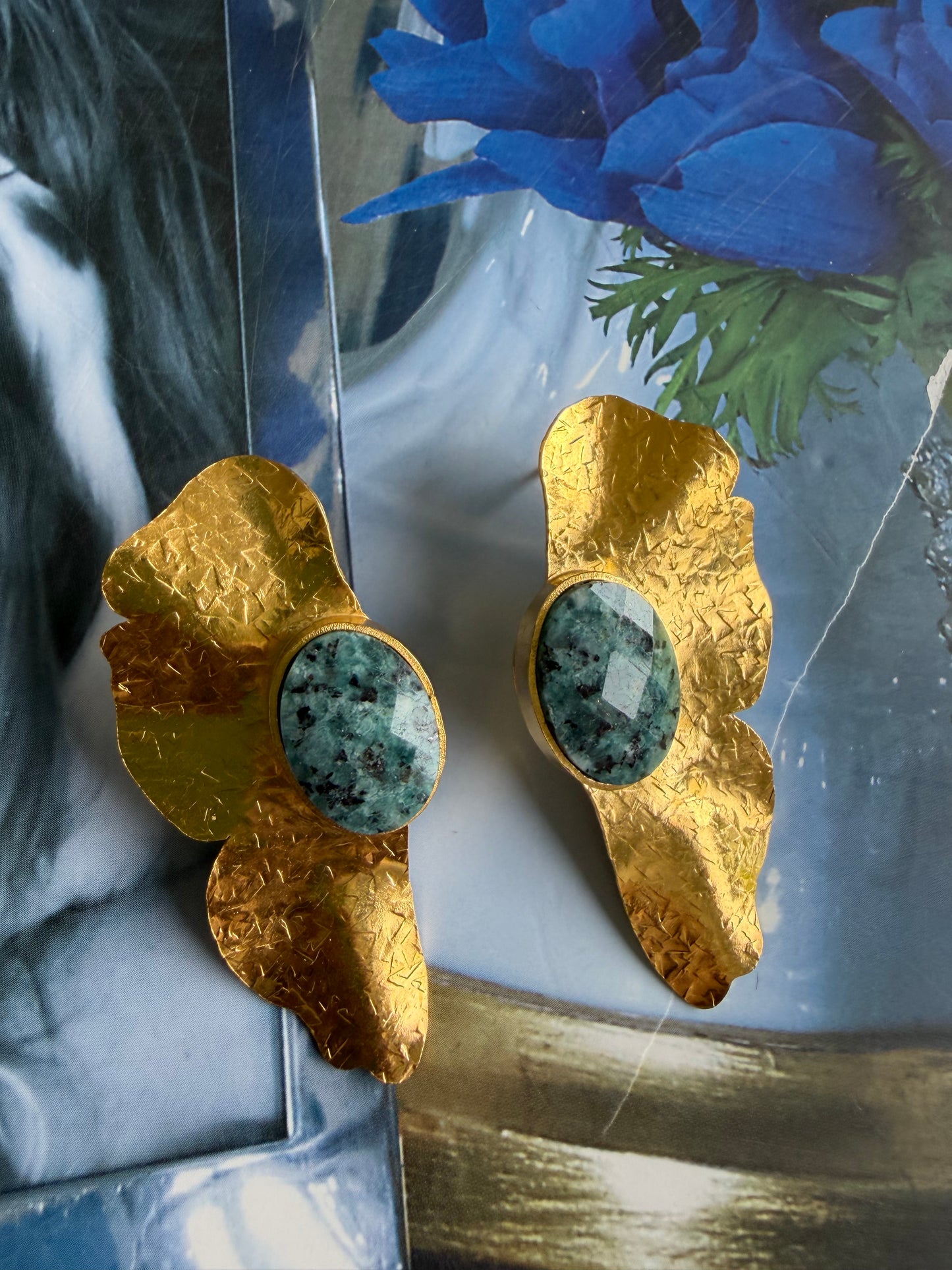 Hammered Gold Ginkgo Leaf with Faceted Green Moss Agate